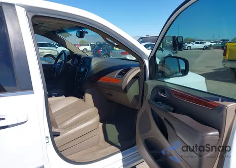 2015 Chrysler Town & Country Touring from USA, damaged, VIN 2C4RC1BG2FR620085